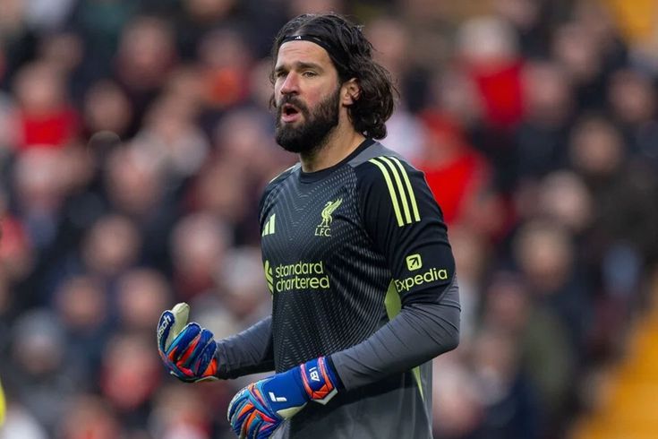 Alisson Liverpool'da kalacak mı? Son kararını verdi