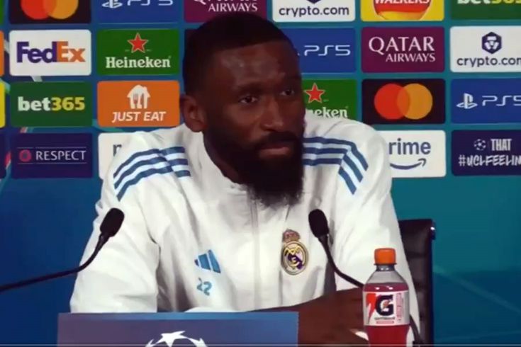 Bir anda yerinden fırladı! Rüdiger'den basın toplantısına damga vuran hareket