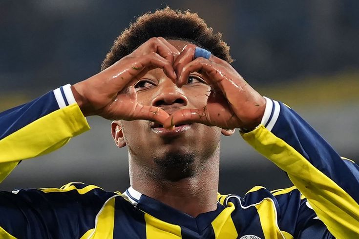 Nene'den Fenerbahçe kariyerinde bir ilk