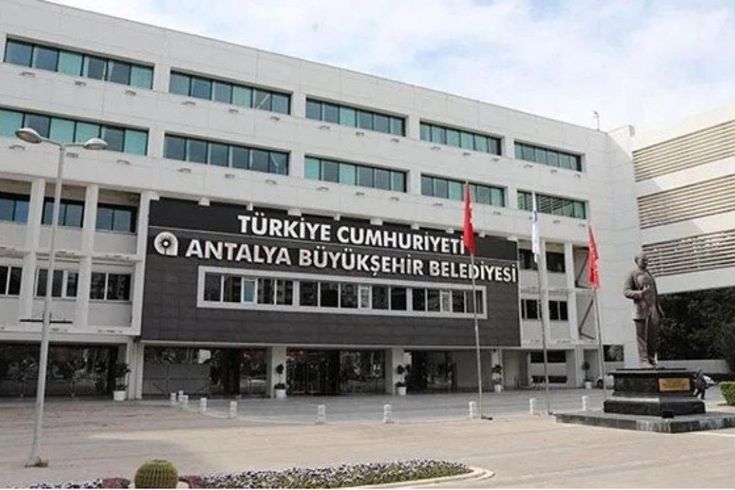 Antalya Büyükşehir Belediyesi davasında görevden uzaklaştırılan emniyet müdürüne tahliye