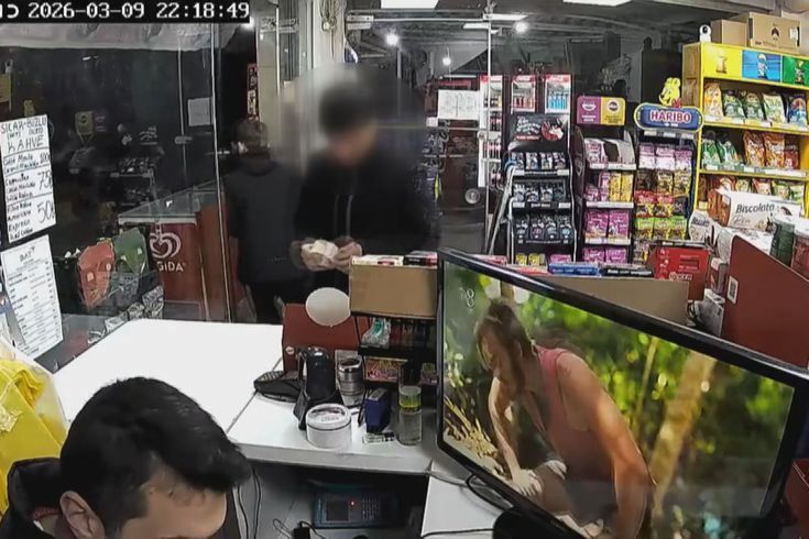 Küçük çocuk, marketten aldığı koli bandıyla işkence yaptı
