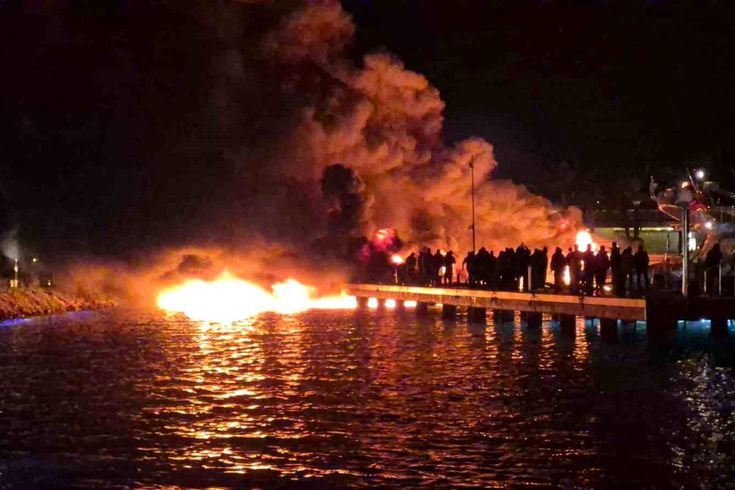Bodrum'da milyonluk tekneler alev alev yanıyor