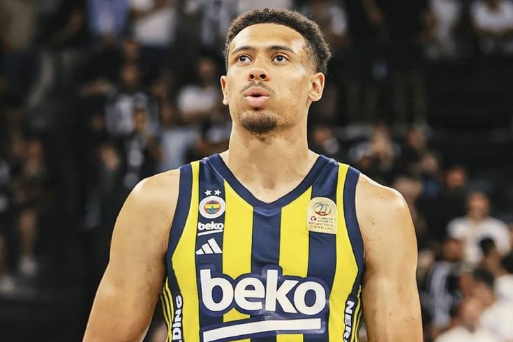 Fenerbahçe Beko signs a new contract with Wade Baldwin.