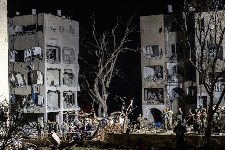 İran İsrail'de 5 şehri füze ve İHA'larla vurdu! 200'den fazla ölü ve yaralı var