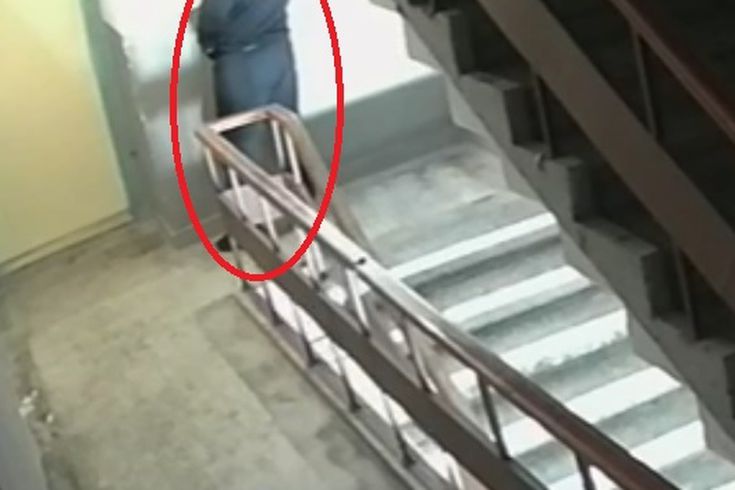 Kayseri'de kurye, sipariş getirdiği binaya idrarını yaptı