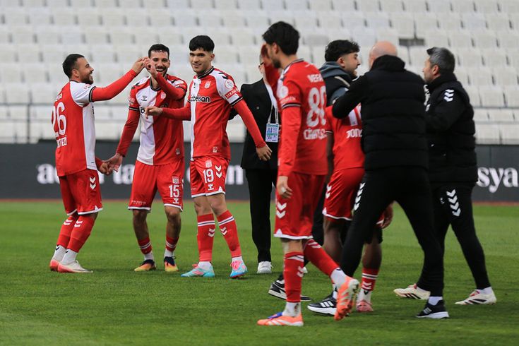 Sivasspor, ''yoksa yeniden küme mi düşecekler'' denirken play-off potasına göz kırptı