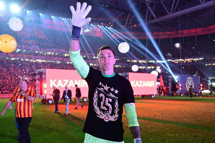 Muslera's latest condition is very surprising.