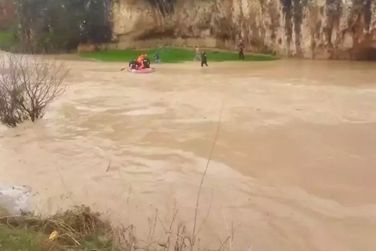 Adıyaman'da sel sularına kapılıp, mağaraya sığınan 4 çiftçi kurtarıldı