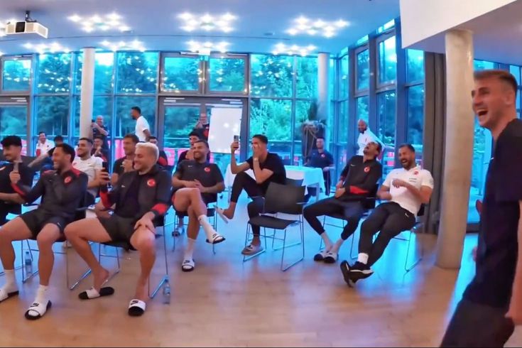 Merih Demiral'dan bomba Ölürüm Türkiyem performansı