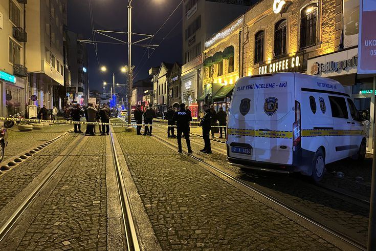 İzmit'te eğlence mekanına silahlı saldırı; 2 ölü, 3 yaralı