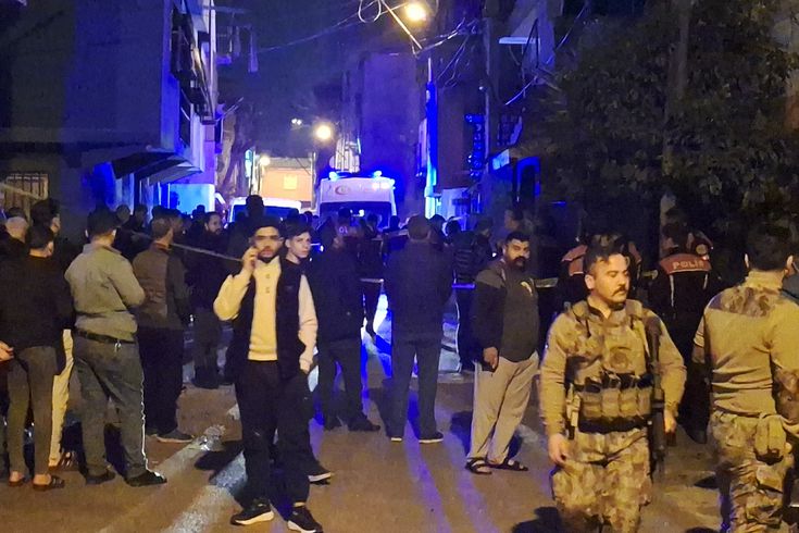 Adana'da 3 katlı binanın terasında patlama! 1 kişi öldü, 1 kişi yaralandı