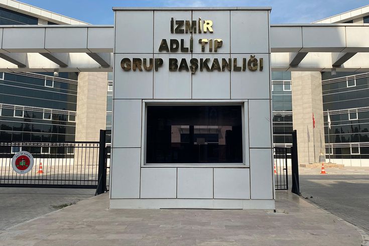 İzmir'de kayalıkların arasında bebek cesedi bulundu