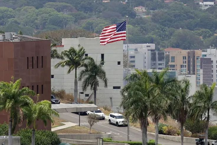 Venezuela'daki ABD Büyükelçiliği 7 yıl sonra yeniden açıldı