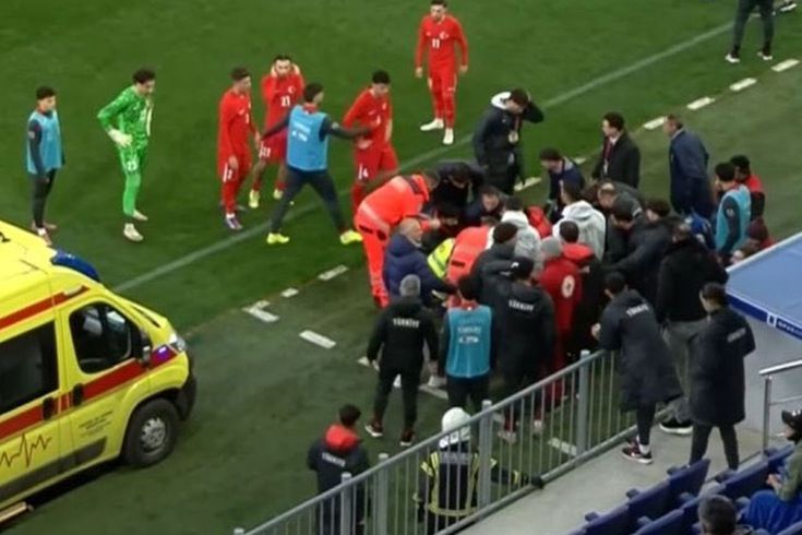 انهار المدرب الفني للمنتخب الوطني تحت 21 سنة، إيغيمان كوركماز، أثناء المباراة! إليكم آخر حالته.