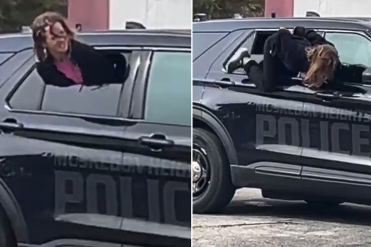 Elleri kelepçeli halde polis aracından böyle firar etti
