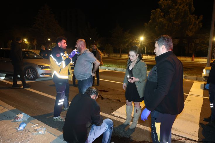 Yardım için durdular, kendilerine küfür edilince alkollü sürücüyü ve arkadaşını darp ettiler
