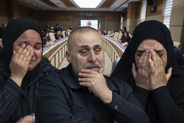 The rebellion was brought to the Parliament! The one who took the microphone was overwhelmed with tears.