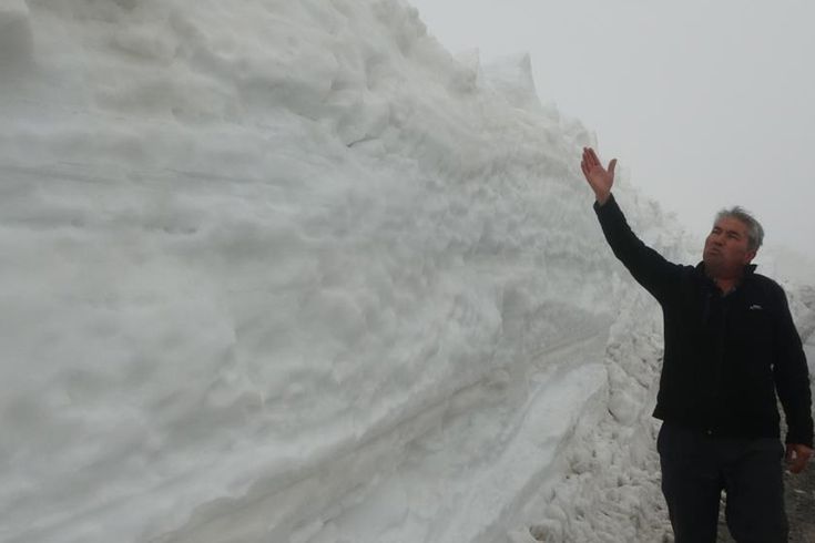 Burası ne Van ne de Hakkari! Yaz şehrinde kar 2 metreyi aştı