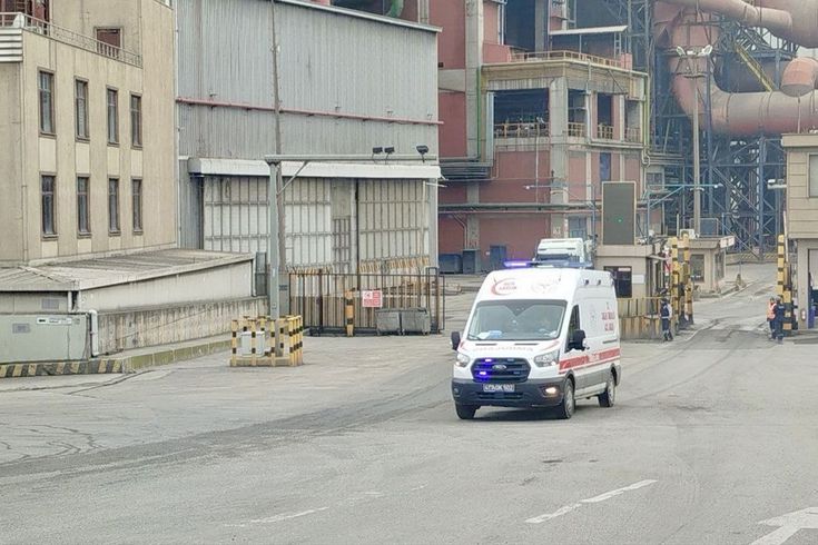 Kocaeli'de fabrikada yüksekten düşen 3 işçi öldü