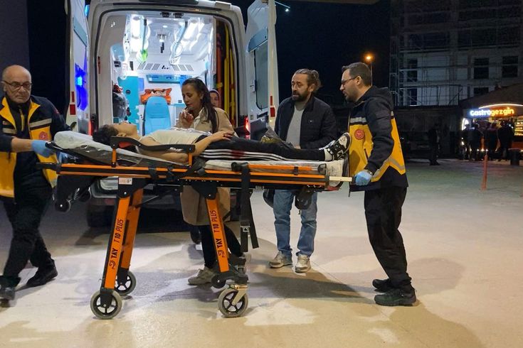 Aşk üçgeni bıçaklı kavgaya dönüştü: 2 yaralı