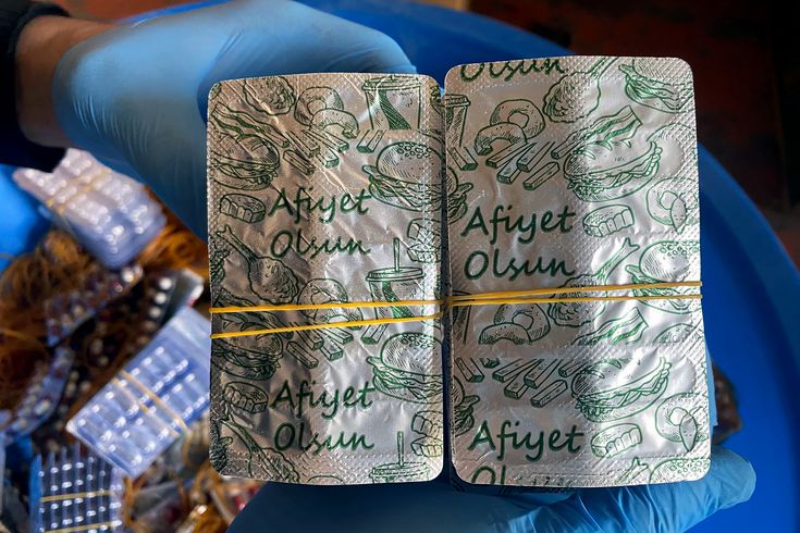 Uyuşturucu hapları kamufle etmek için, 'Afiyet olsun' yazılı folyoyla paketlemişler