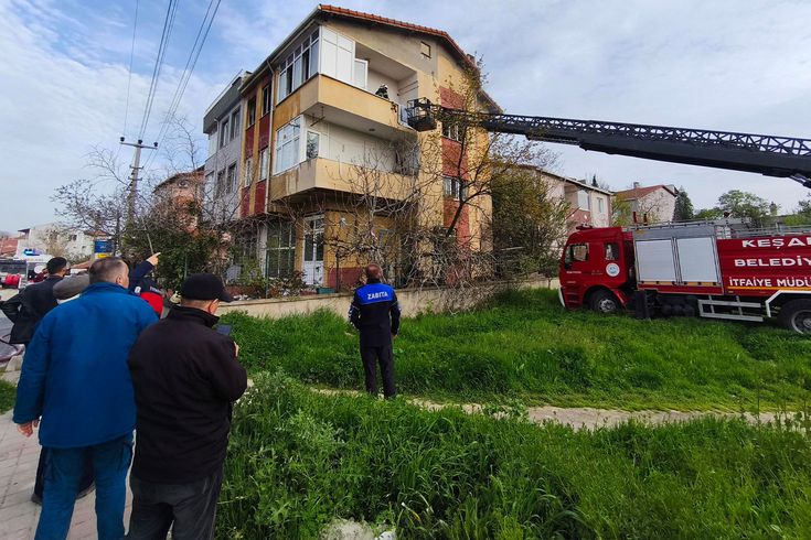 Evi ateşe verdi, babasını arayıp söyledikleri şok etti