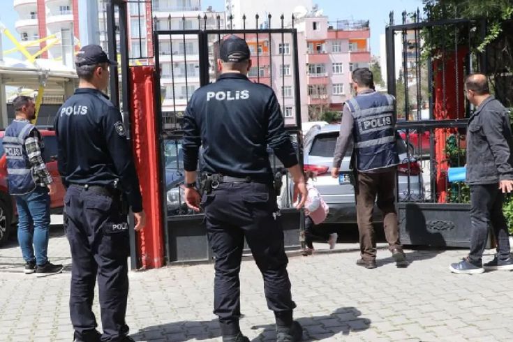 Bursa'da okullardaki saldırılara ilişkin paylaşım yapan 2 kişi tutuklandı