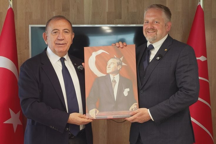 CHP'li Gürsel Tekin dünyada tanınmayan ülkenin cumhurbaşkanını ağırladı