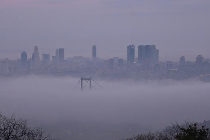 İstanbul'da yoğun sis: Boğaz hattı trafiğe kapatıldı