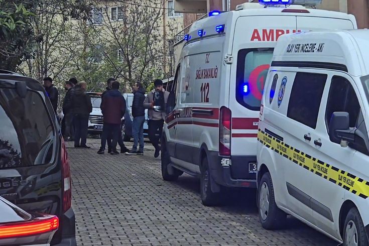 Üsküdar'da aile faciası: Anne ve babasını öldürüp intihar etti