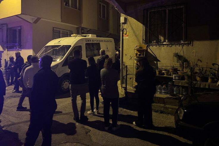 İki çocuğunun annesini boğazından vurarak katletti