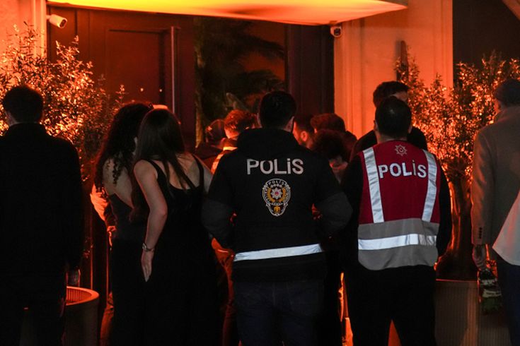 Kadıköy'de 12 mekana baskın! 107 kişiye gözaltı kararı verildi