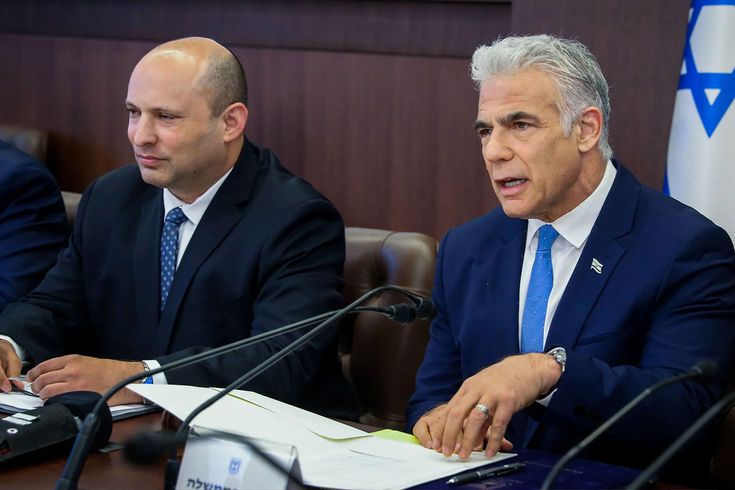 2021'de Netanyahu'yu koltuğundan eden Bennett ve Lapid yeniden seçim koalisyonu kurdu