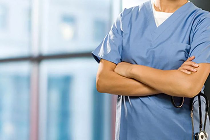 İngiltere'de hastaneler personel açığı nedeniyle hemşireleri doktorların yerine kullanıyor