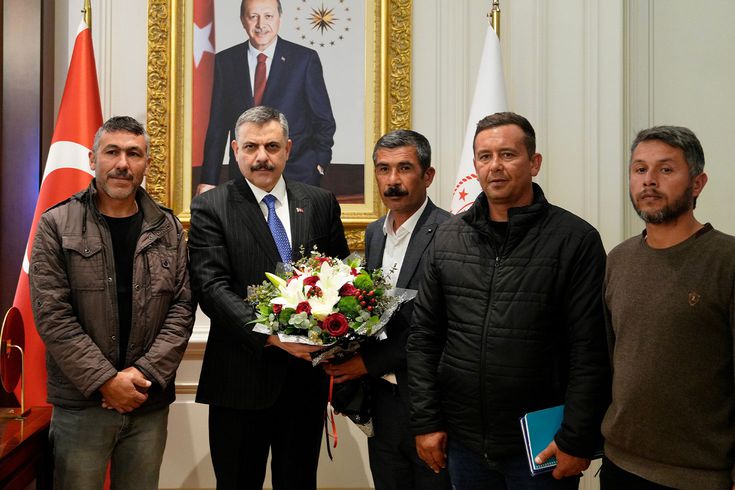 Eylemlerini sonlandıran maden işçileri İçişleri Bakanı Çiftçi'yi ziyaret etti