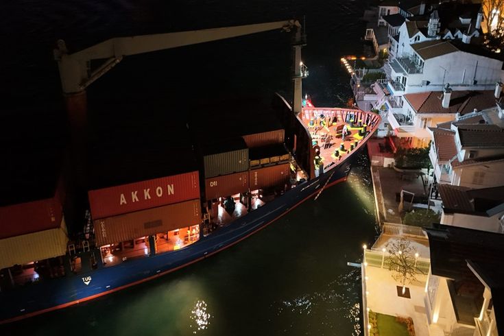İstanbul Boğazı'nda facianın eşiğinden dönüldü