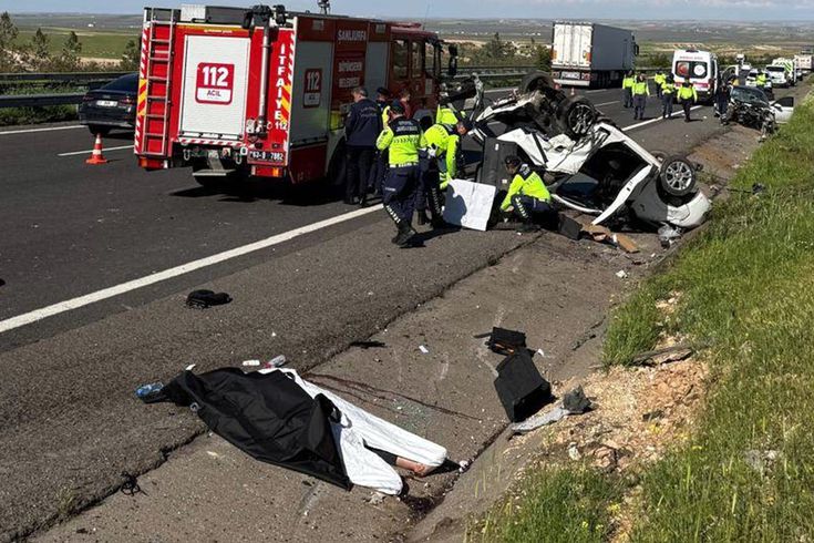Şanlıurfa'da zincirleme kaza: 3 ölü, 5 yaralı
