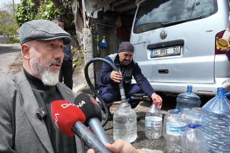 In the heart of Istanbul: No water for 4 days, they queued up with containers