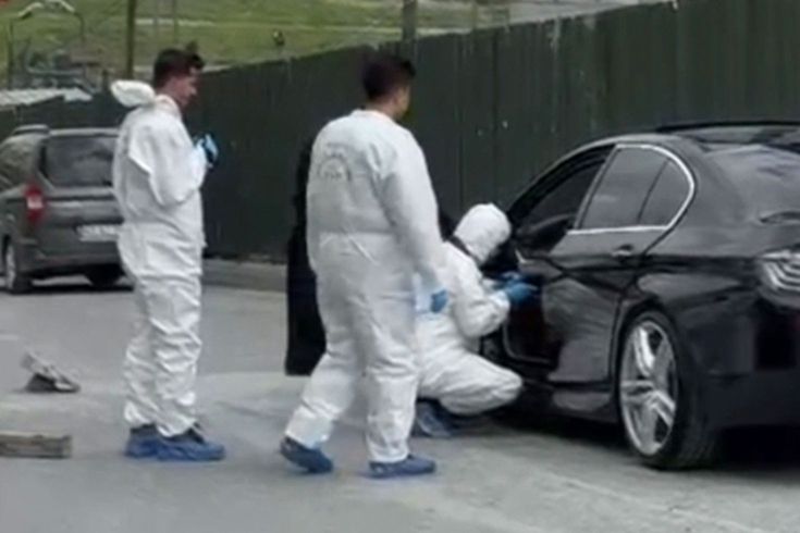 Beylikdüzü'nde araç içerisinde silahla vurulmuş halde bulundu
