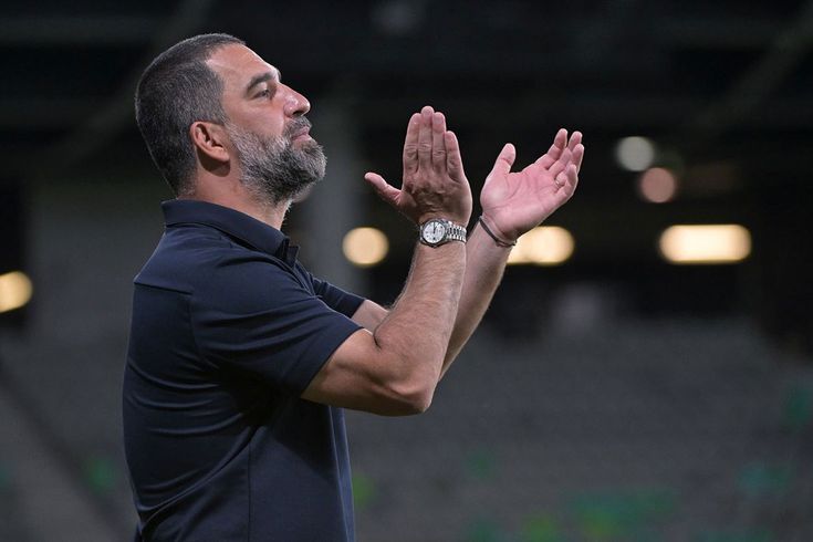 Arda Turan'ın Shakhtar Donetsk'i derbide 3 puana uzandı