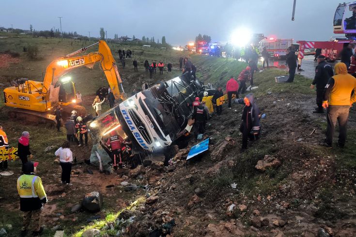 Passenger bus overturned into a ditch in Malatya: 4 dead, 15 injured
