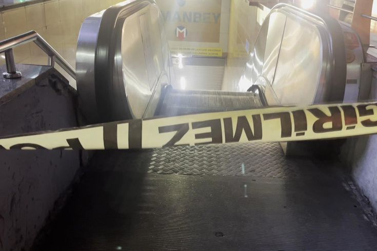 A 22-year-old young man lost his life after falling onto the tracks at a metro station.