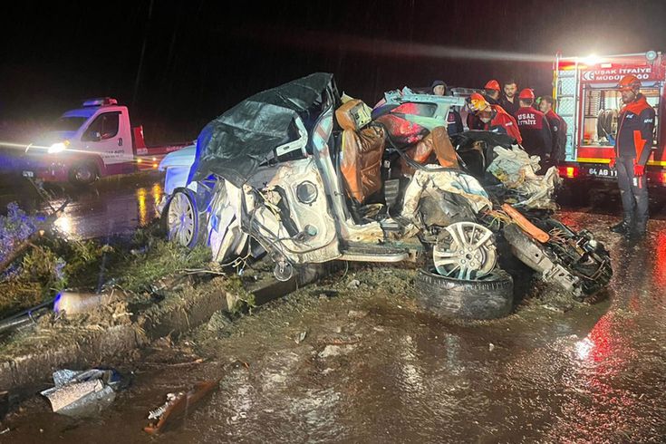 Horrific accident involving 7 vehicles in Uşak: 4 dead, 17 injured