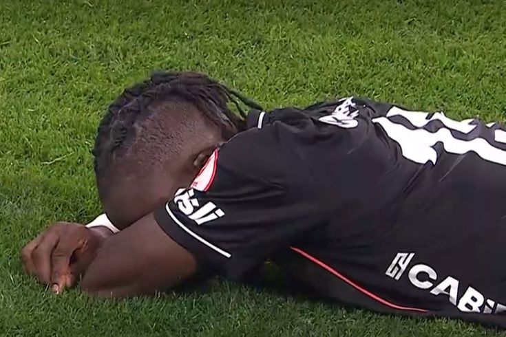 Olaitan maç biter bitmez gözyaşlarına boğuldu