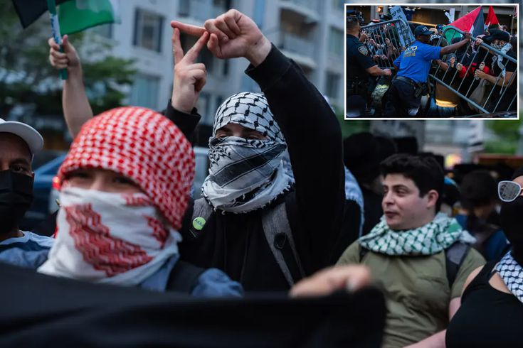 İsrail karşıtı kalabalık grup ABD'deki tarihi sinagoga saldırdı