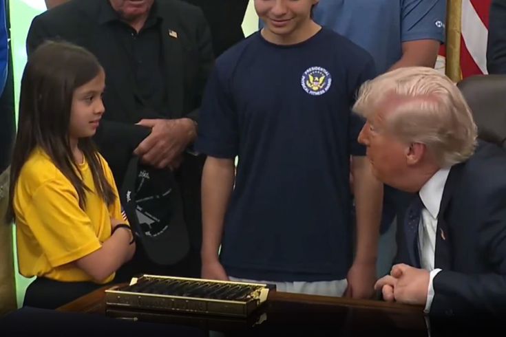 Trump küçük kızın boyuyla dalga geçti: Bu boyla smaç atabiliyor musun?