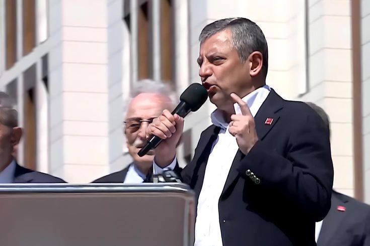 Özgür Özel geri adım atmıyor! Meydandan Akın Gürlek'e çağrı yaptı