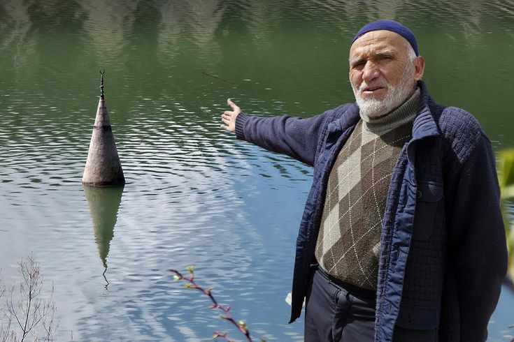 Daha önce görülmemiş bir kar yağdı, köy yeniden sular altında kaldı