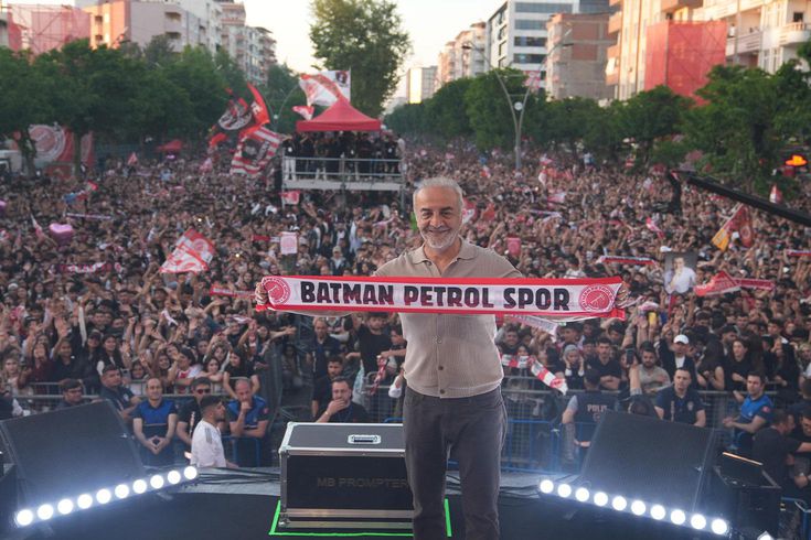 Batman Petrolspor'un şampiyonluk kutlamasında yıldız yağmuru