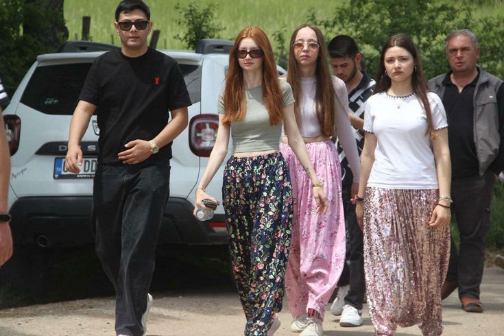 Eş adaylarını bulabilmek için 1,5 kilometrelik sokakta gün boyu volta attılar